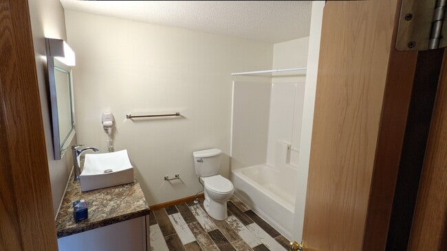 Building Photo - 1514 Suntree Dr