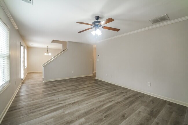 Building Photo - 233 Logan Creek Ln