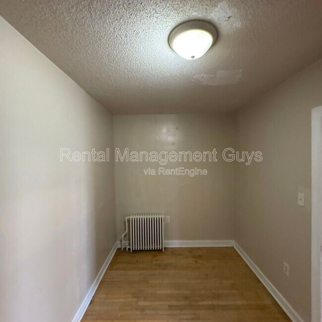 Building Photo - 65 George St E