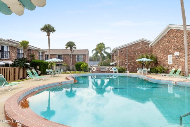 Building Photo - 2200 S Palmetto Ave