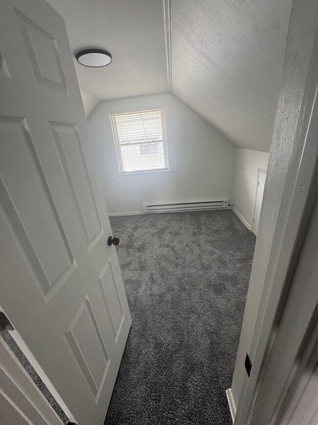 Building Photo - Spacious Two-Bedroom Unit in a Charming Property – Available Now!