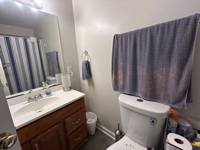 Building Photo - CARLTON1223-1227