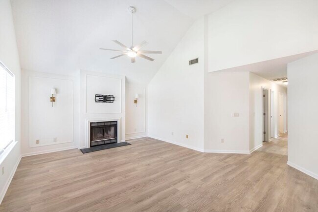 Building Photo - 103 Country Cove