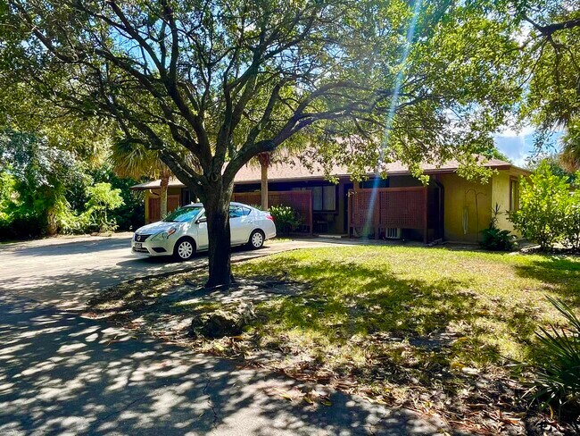 Building Photo - 3096 Collin Dr