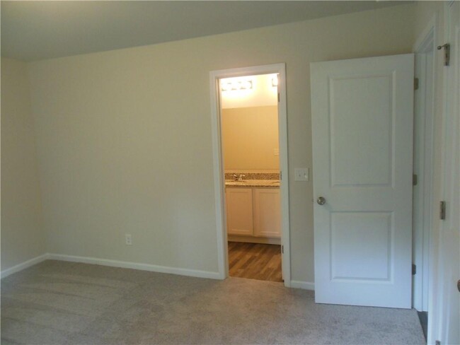 Building Photo - 208 Saddle Brooke Trace