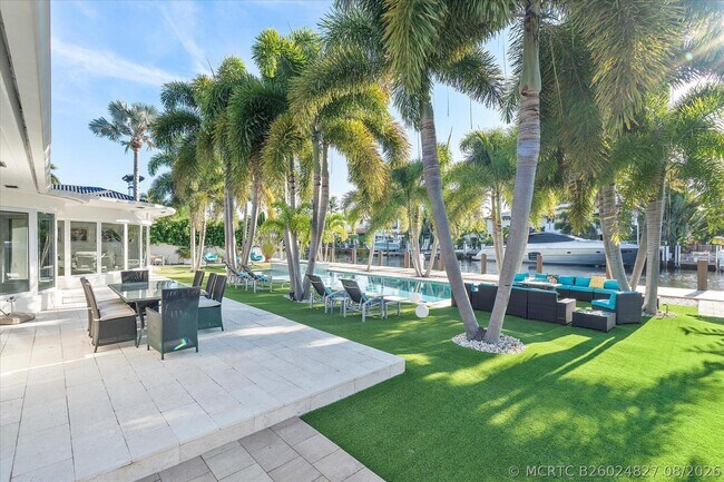 Building Photo - 207 Royal Palm Dr