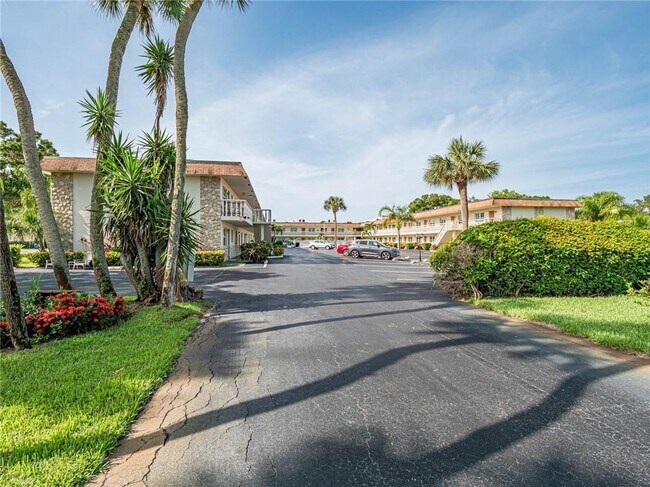 Building Photo - 923 22nd Pl