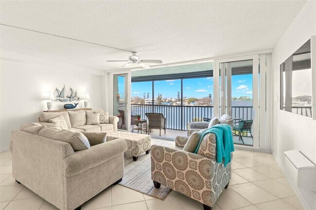 Building Photo - 1848 Shore Dr S