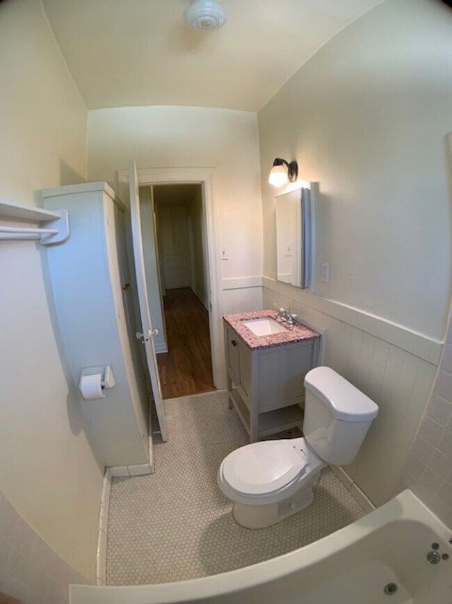 Building Photo - 4109 La Salle Ave