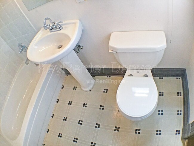 Building Photo - 1032 E 24th Ave