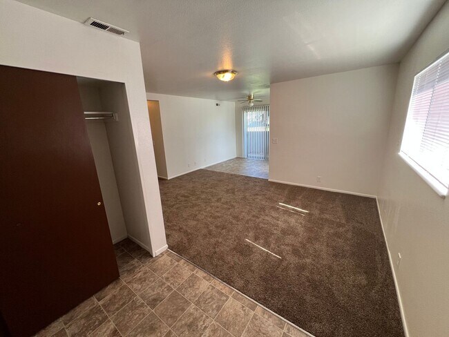 Building Photo - 2 Bed 2 Bath newly remodeled downstairs Unit