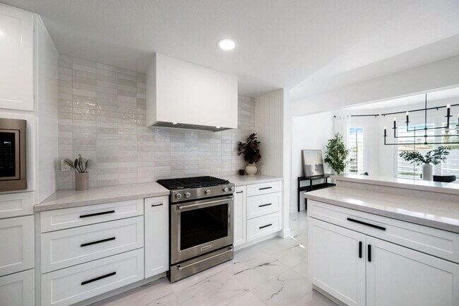 Building Photo - 76817 Manor Ln