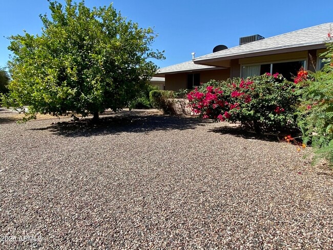 Building Photo - 10422 W Meade Dr