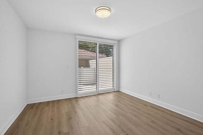 Building Photo - 259 Old Meadow Way