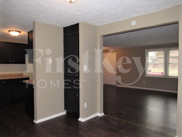Building Photo - 5507 Armstrong Dr