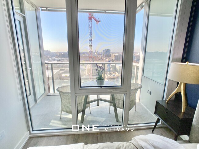 Building Photo - 204 W Hill Unit 7