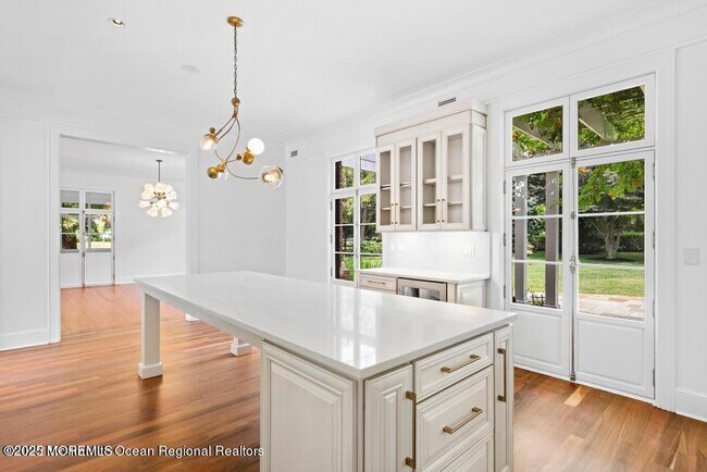 Building Photo - 18 Sheraton Ln