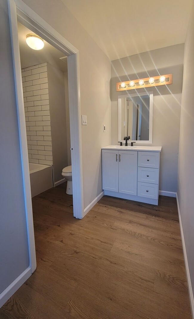Building Photo - Spacious 3 Bedroom 2.5 Bath Townhome for RENT