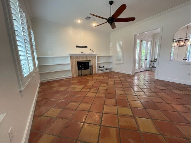 Building Photo - Davis Islands Spanish Med 3 Bed 2.5 Bath 1 car garage with Spool