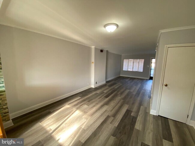 Building Photo - 338 Gusryan St