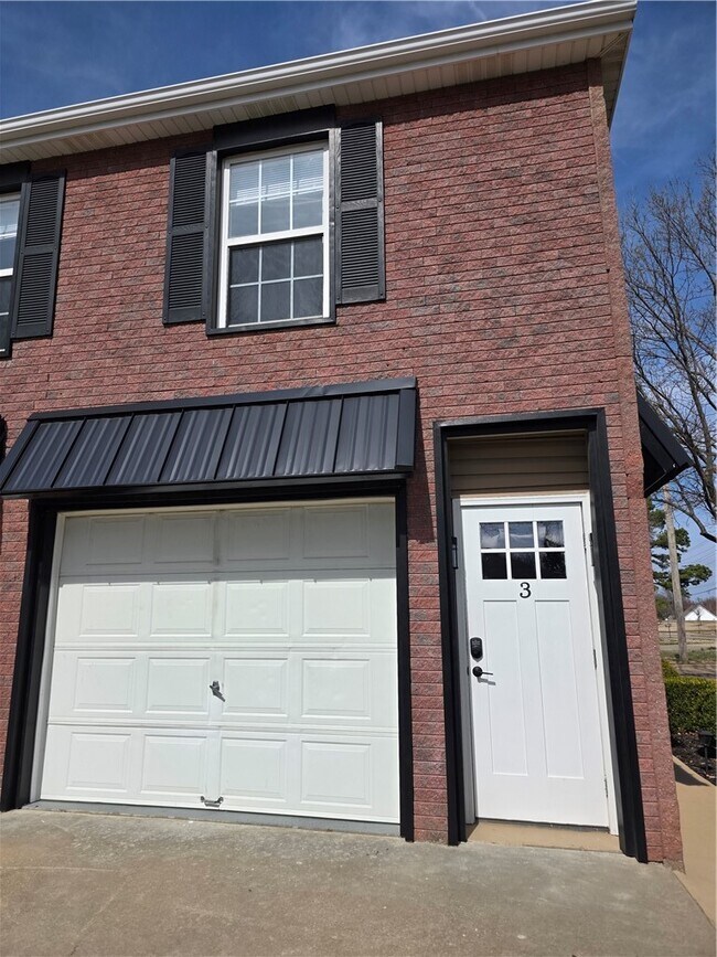 Building Photo - 610 SE Moberly Ln