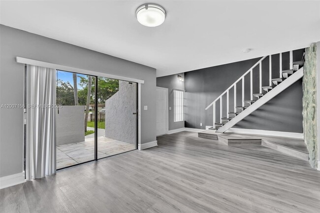 Building Photo - 14212 NE 4th Ave