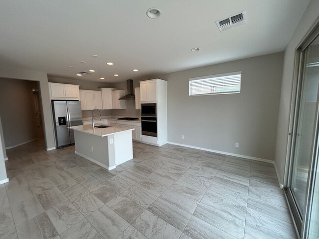 Building Photo - 17615 W San Juan Ave