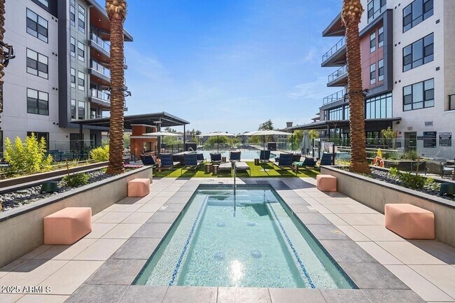 Building Photo - 7111 E Tierra Buena Ln