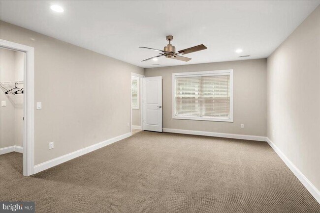 Building Photo - 48 Samjan Cir