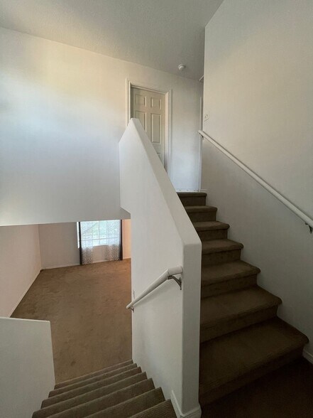 Building Photo - 120 Shamrock Ln