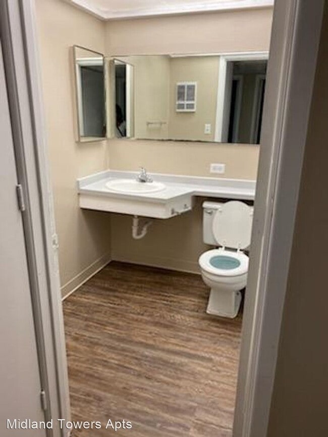 Building Photo - 2800 W Illinois Ave