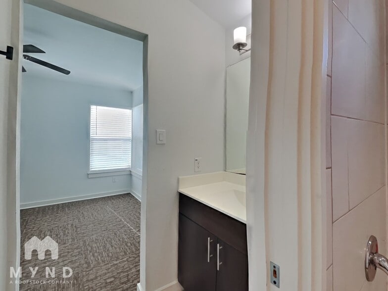 Building Photo - 118 E Myrtle St