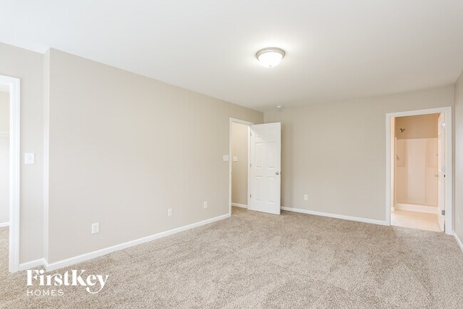 Building Photo - 5 Stepney Ct