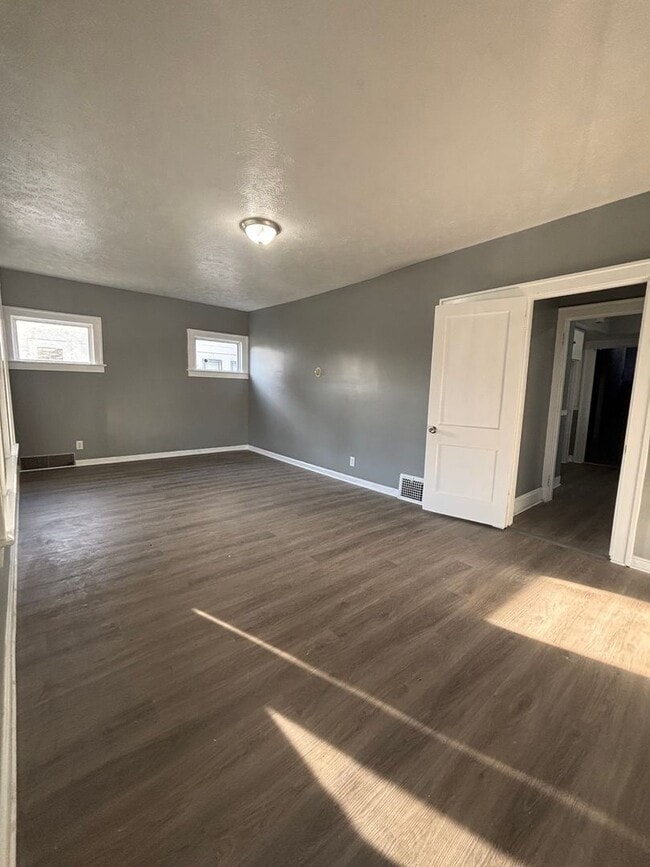 Building Photo - 13817 Bartlett Ave