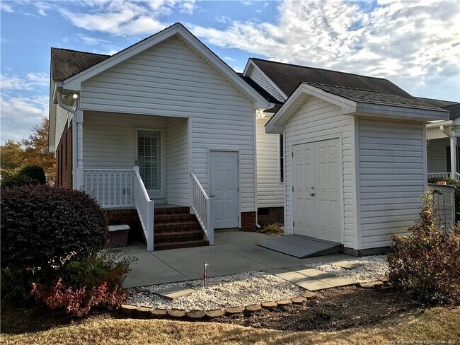 Building Photo - 614 Amberdale W Cir