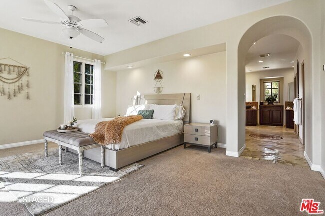 Building Photo - 19 Ranchero Rd