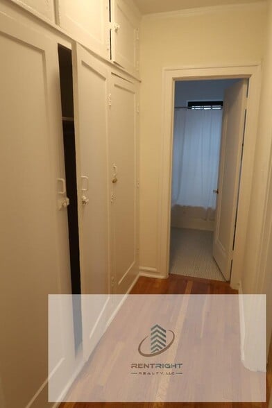 Building Photo - 426 W Briar Pl