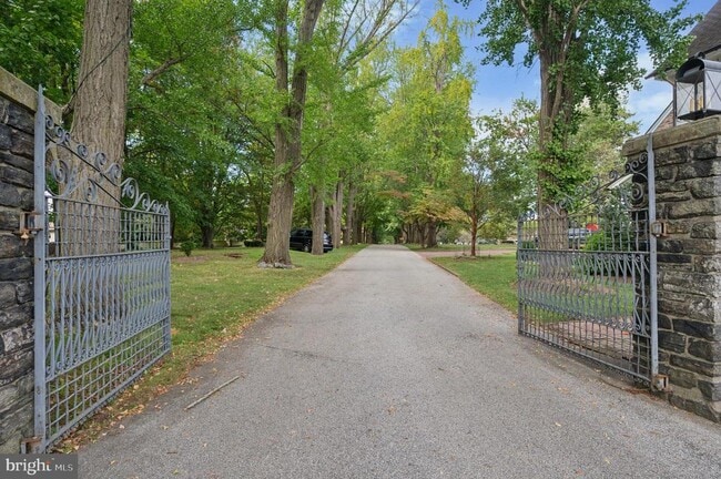 Building Photo - 1125 Ginkgo Ln