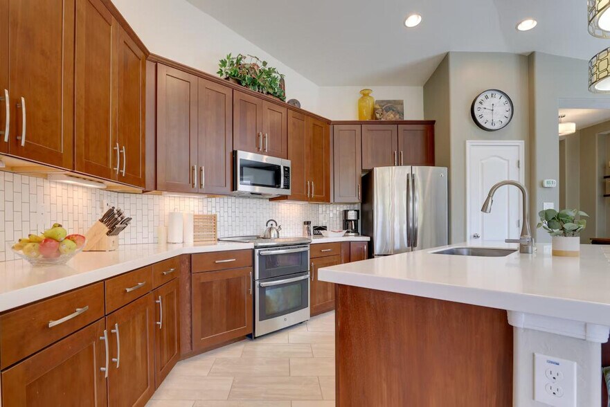 Building Photo - 833 Gary Ln