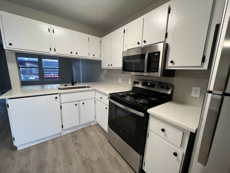 Building Photo - iConic Windsor Park