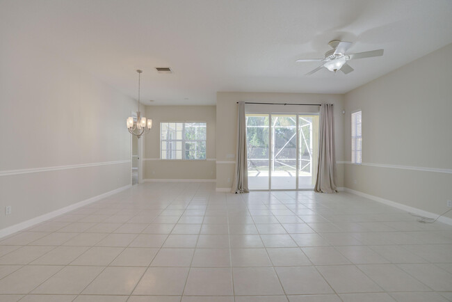Building Photo - 256 San Remo Dr