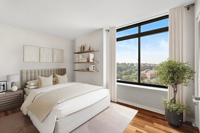 Building Photo - 700 1st St