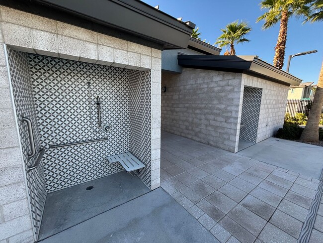 Building Photo - Beautiful 3Bed/3Bath Townhome located in Enterprise/Southern Highlands–Southwest Henderson border...