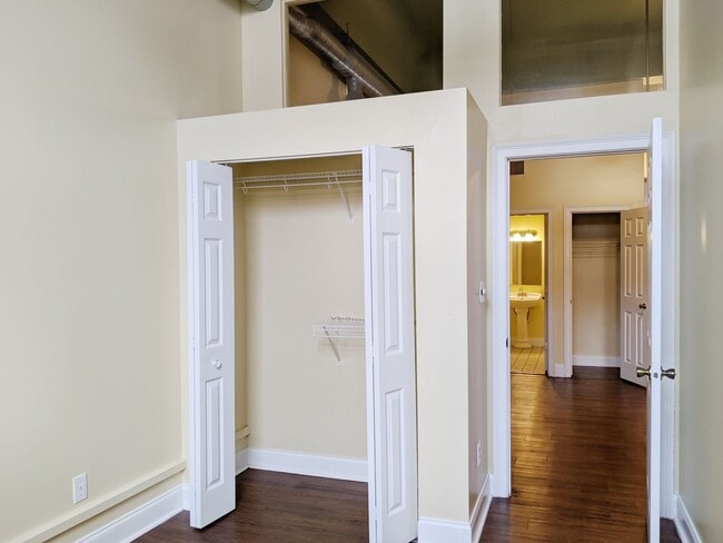 Building Photo - Redmen - Residential