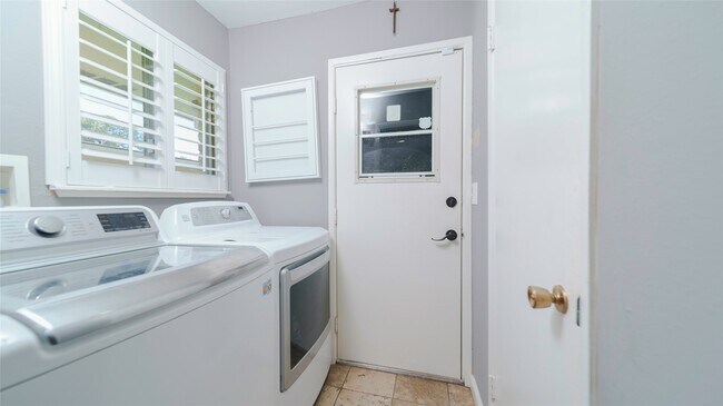 Building Photo - 1506 Wavecrest Ln