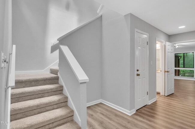 Building Photo - Spacious and Renovated 3BR Townhome in Cha...