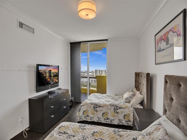 Building Photo - 17875 Collins Ave