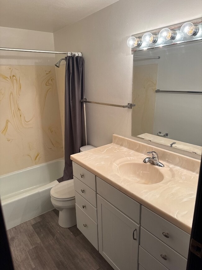 Building Photo - 5858 Anthony Pl