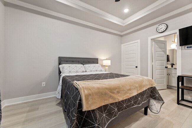 Building Photo - 8521 Brandon St