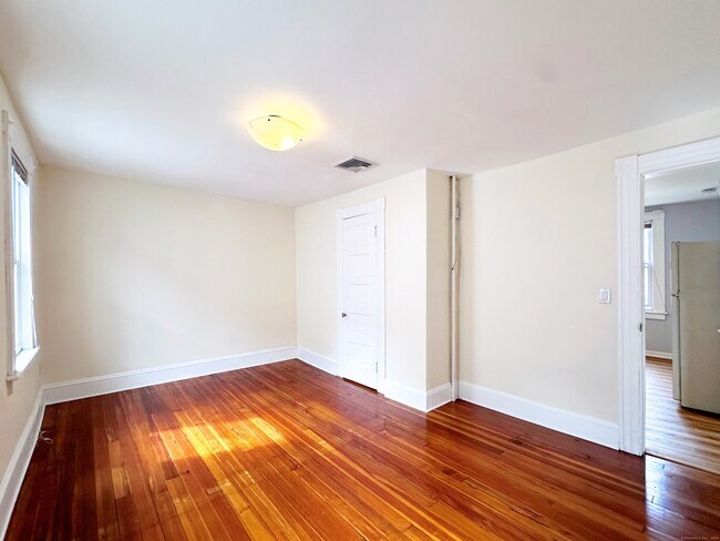 Building Photo - 66 Veres St